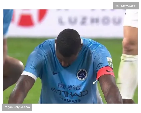 成都蓉城韦林顿带伤完成梅开二度 职业精神与关键进球成为球队逆转象征 成都蓉城韦林顿带伤完成梅开二度 职业精神与关键进球成为球队逆转象征